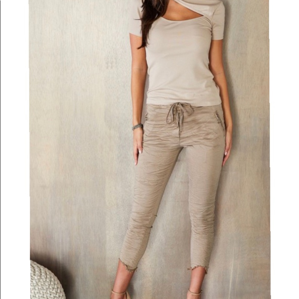 Beige Venti 6 Joggers. New w/ tags